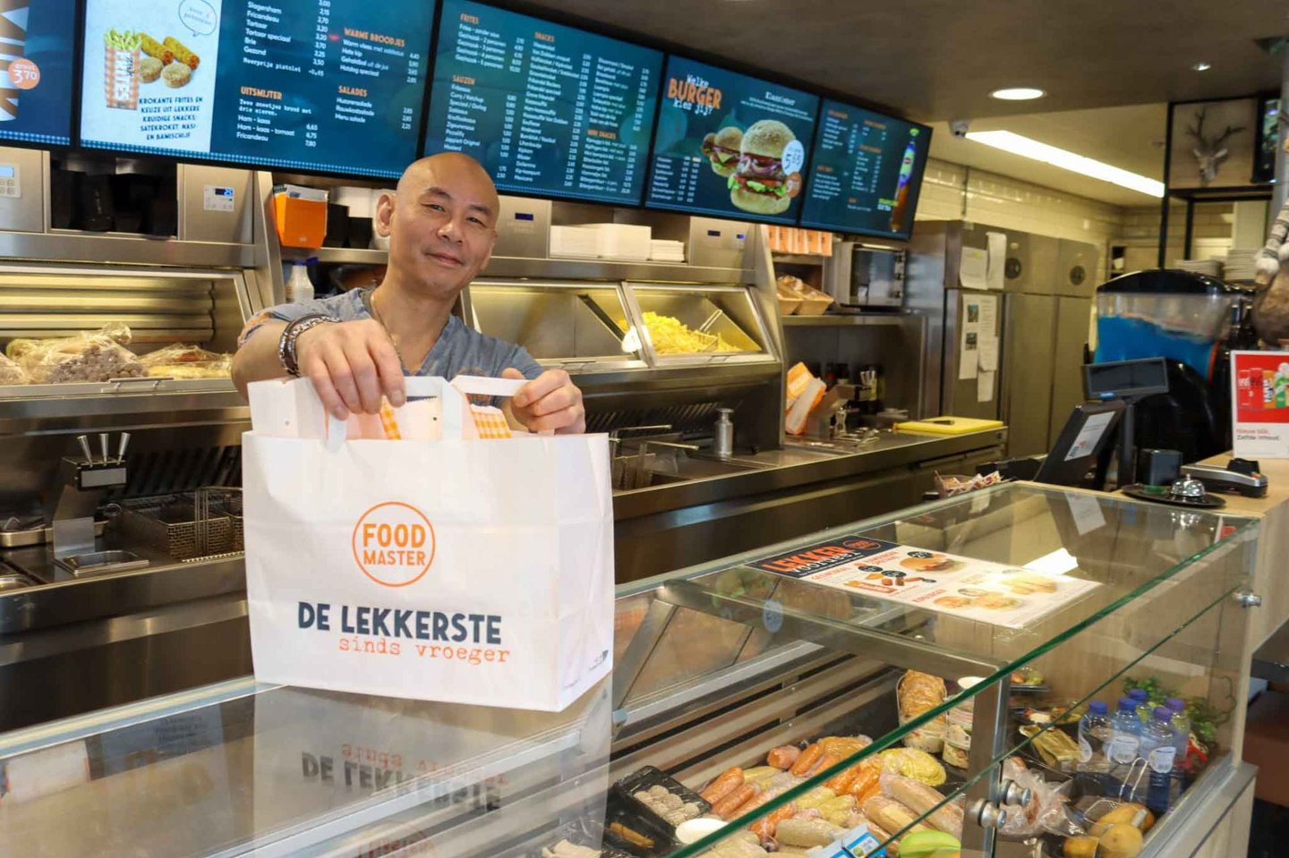afhalen bij foodmaster wilnis, ga voor de lekkerste snacks